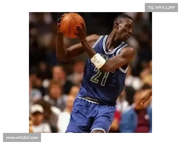 探索NBA大前锋的演变与发展 影响力与角色的多重变化分析 探索NBA大前锋的演变与发展 影响力与角色的多重变化分析